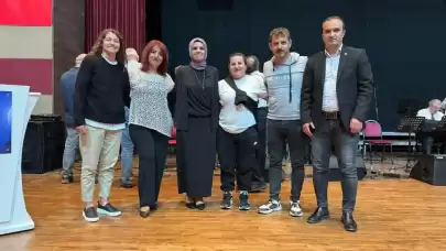 Muğla'da Bir İlk: Fatma Yücel, İşitme Engelli Vatandaşlara İşaret Dili Tercümesiyle Muhteşem Bir Korolar Konseri